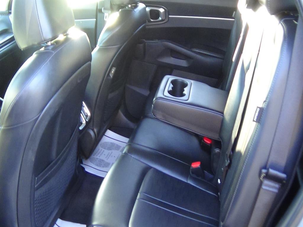 Used 2024 Kia Sorento S FWD image 11
