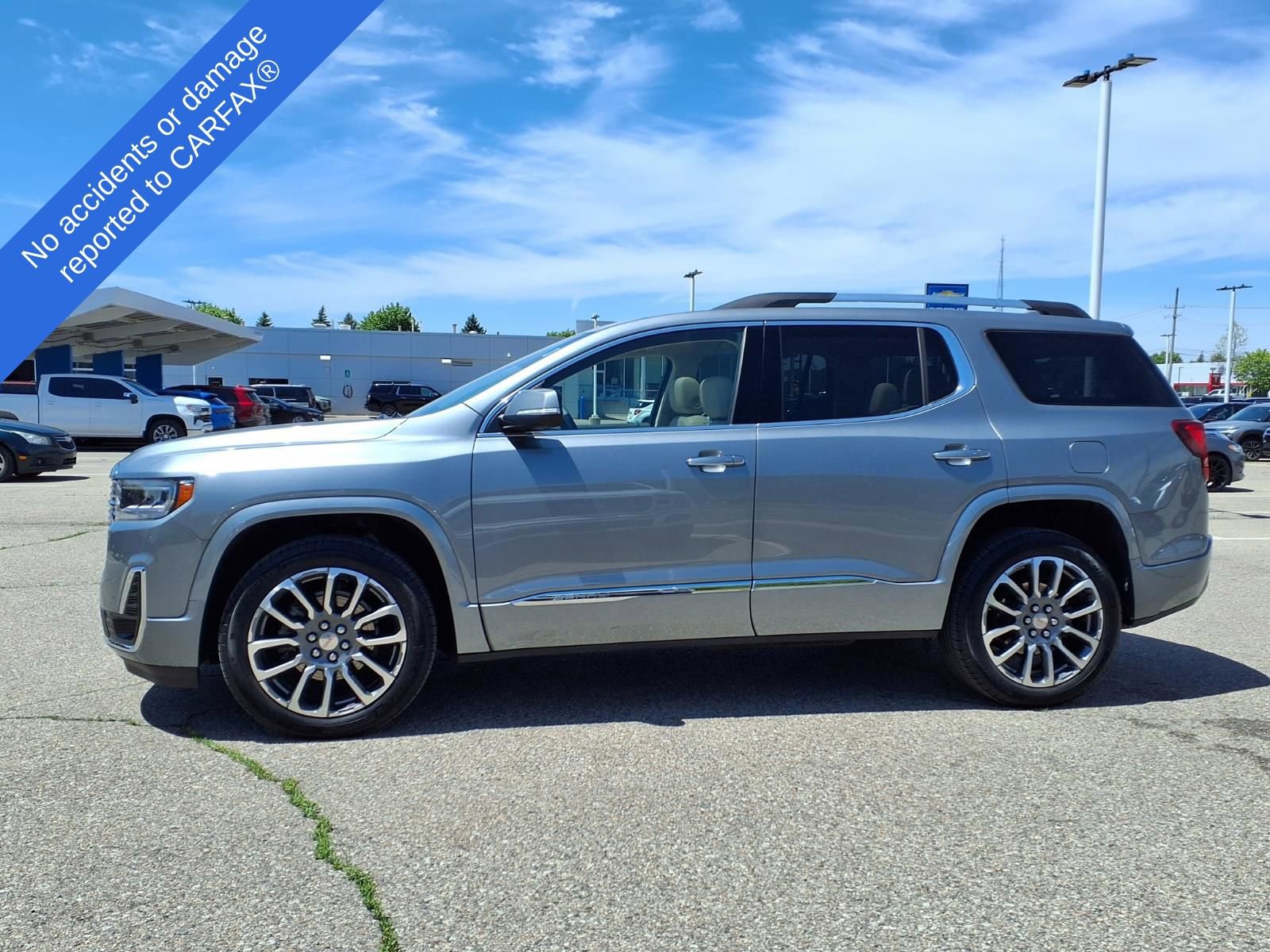 Used 2023 GMC Acadia Denali w/ Denali Ultimate Package AWD/4WD image 9