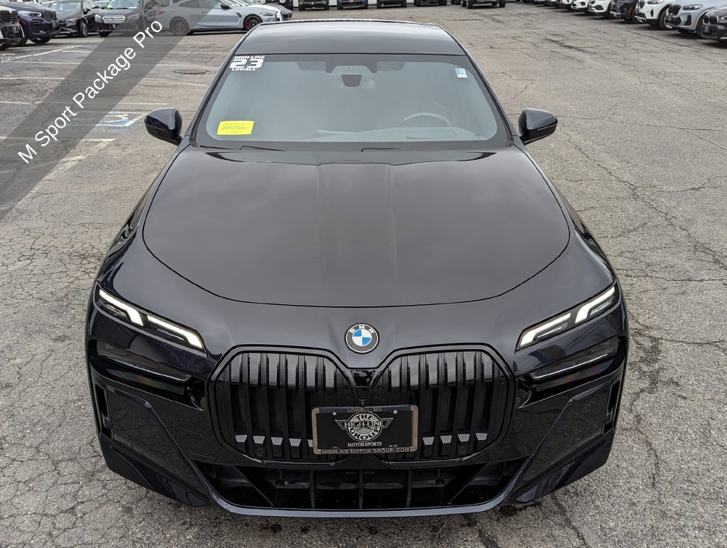 Used 2023 BMW 760i xDrive AWD/4WD image 3
