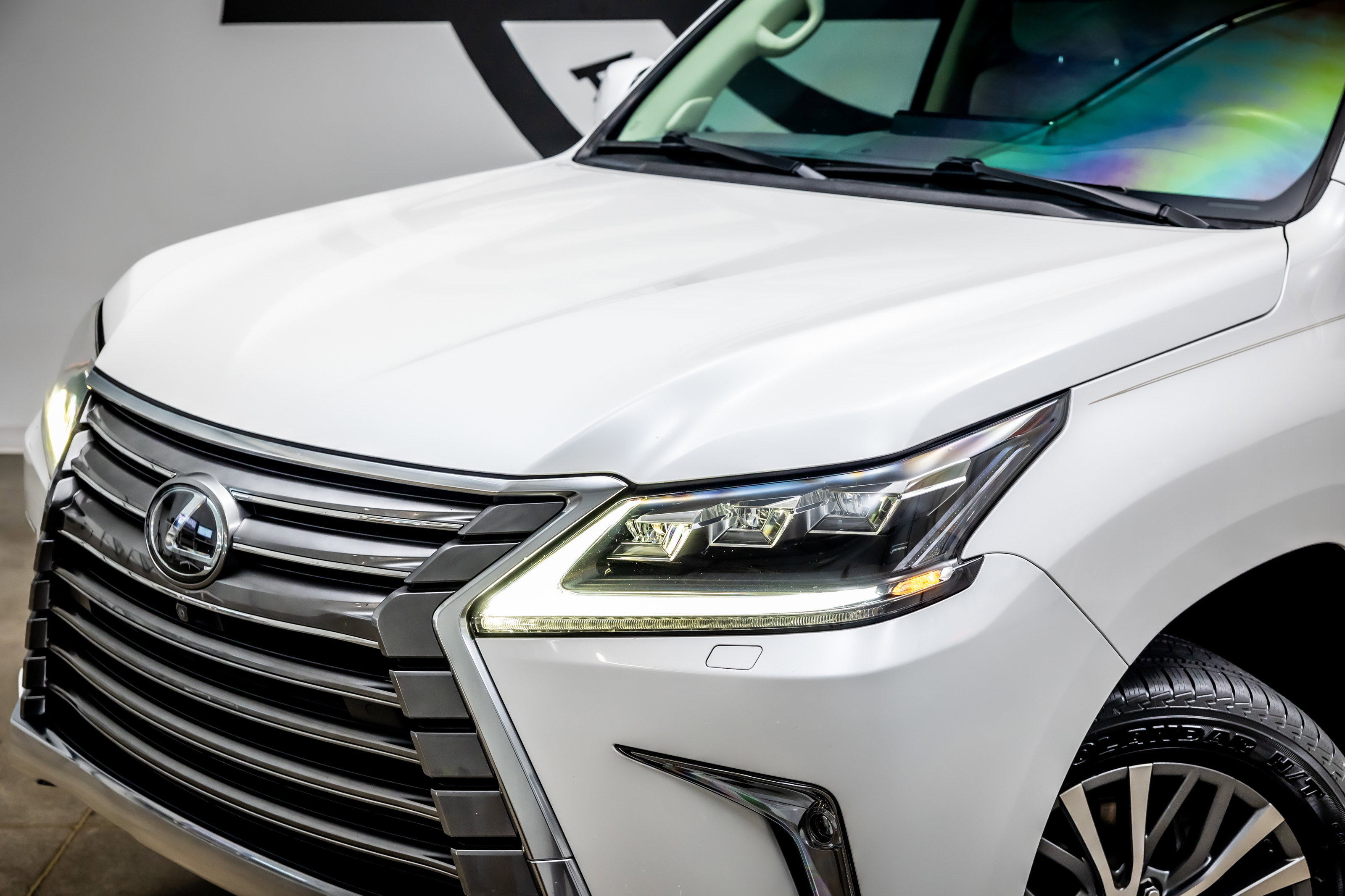 Used 2017 Lexus LX 570 4WD w/ Luxury Package image 18