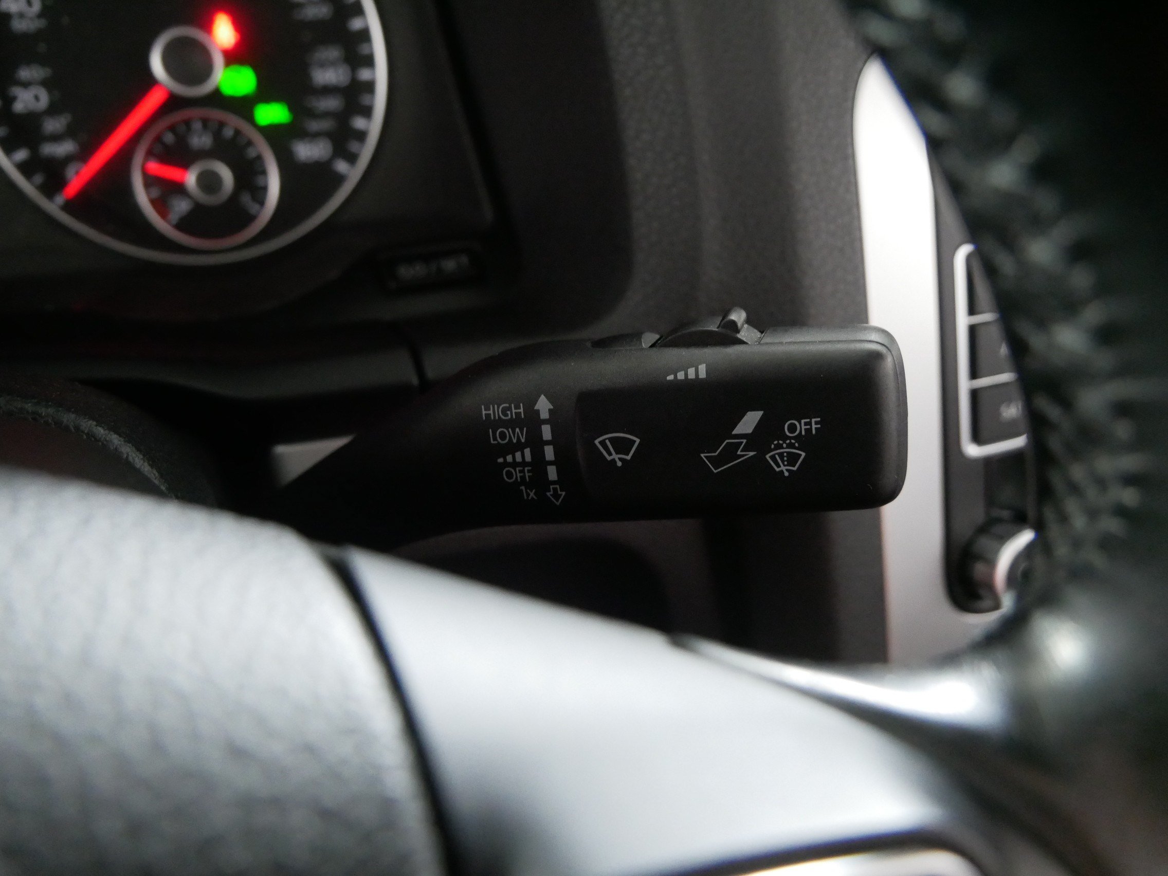 Used 2013 Volkswagen Eos Komfort FWD image 32