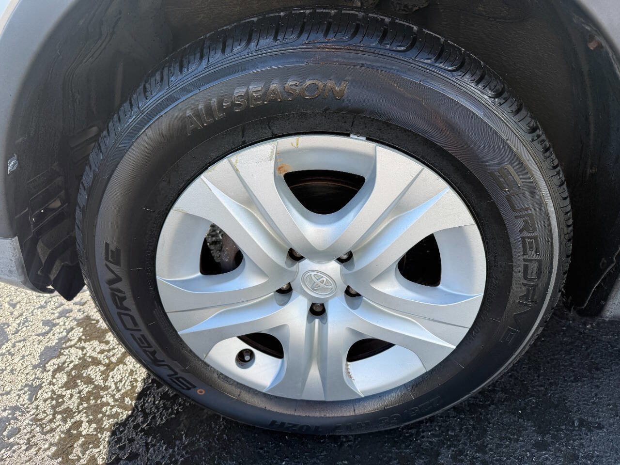 Used 2015 Toyota RAV4 LE image 9