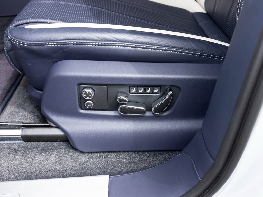 Used 2023 Bentley Bentayga image 26