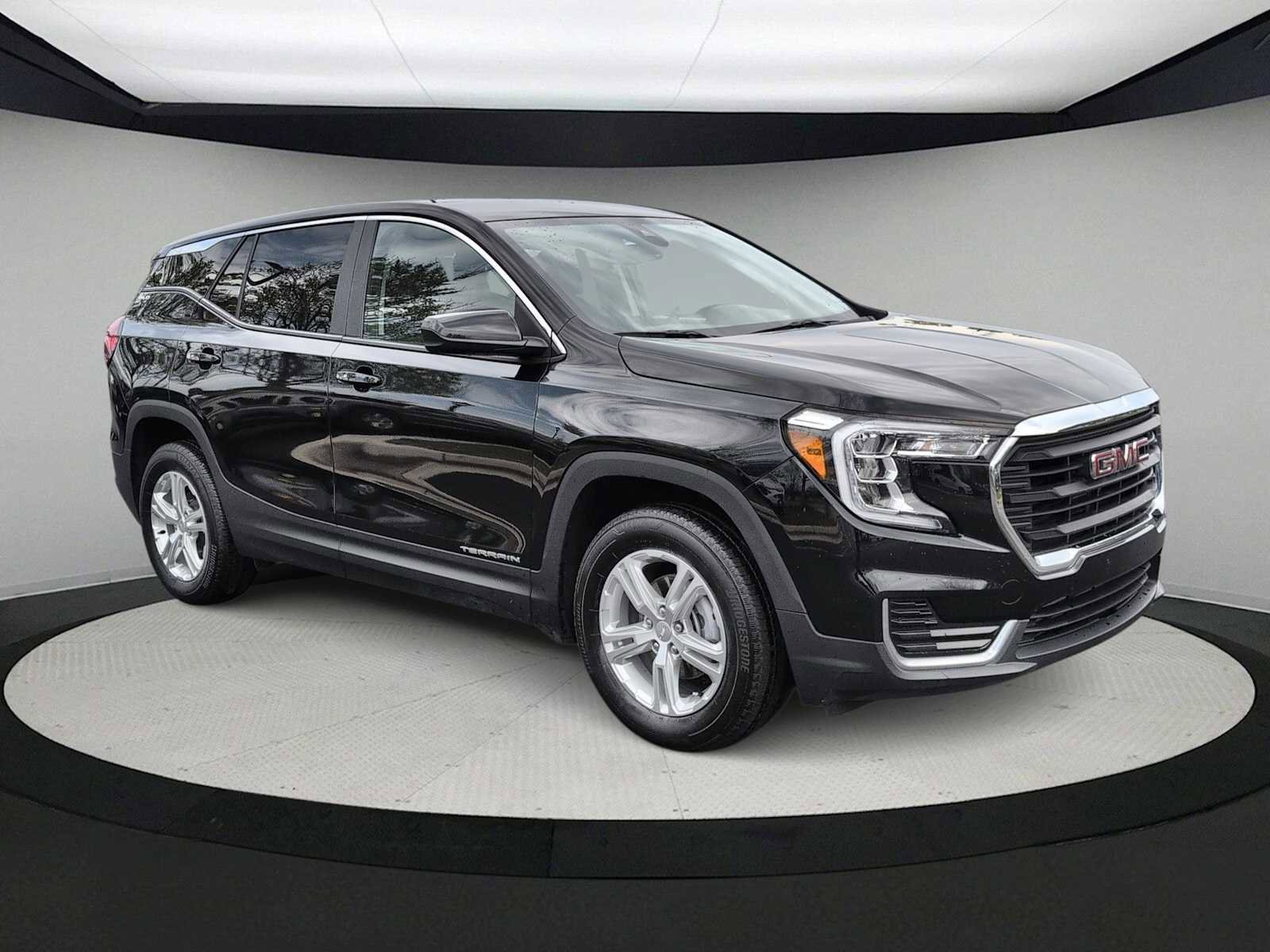 Used 2024 GMC Terrain SLE image 2