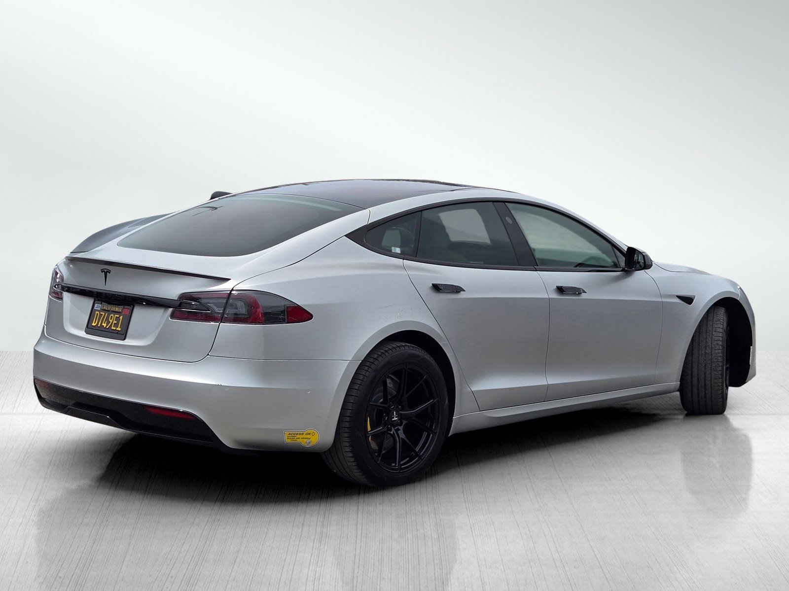 Used 2022 Tesla Model S Plaid AWD/4WD image 4