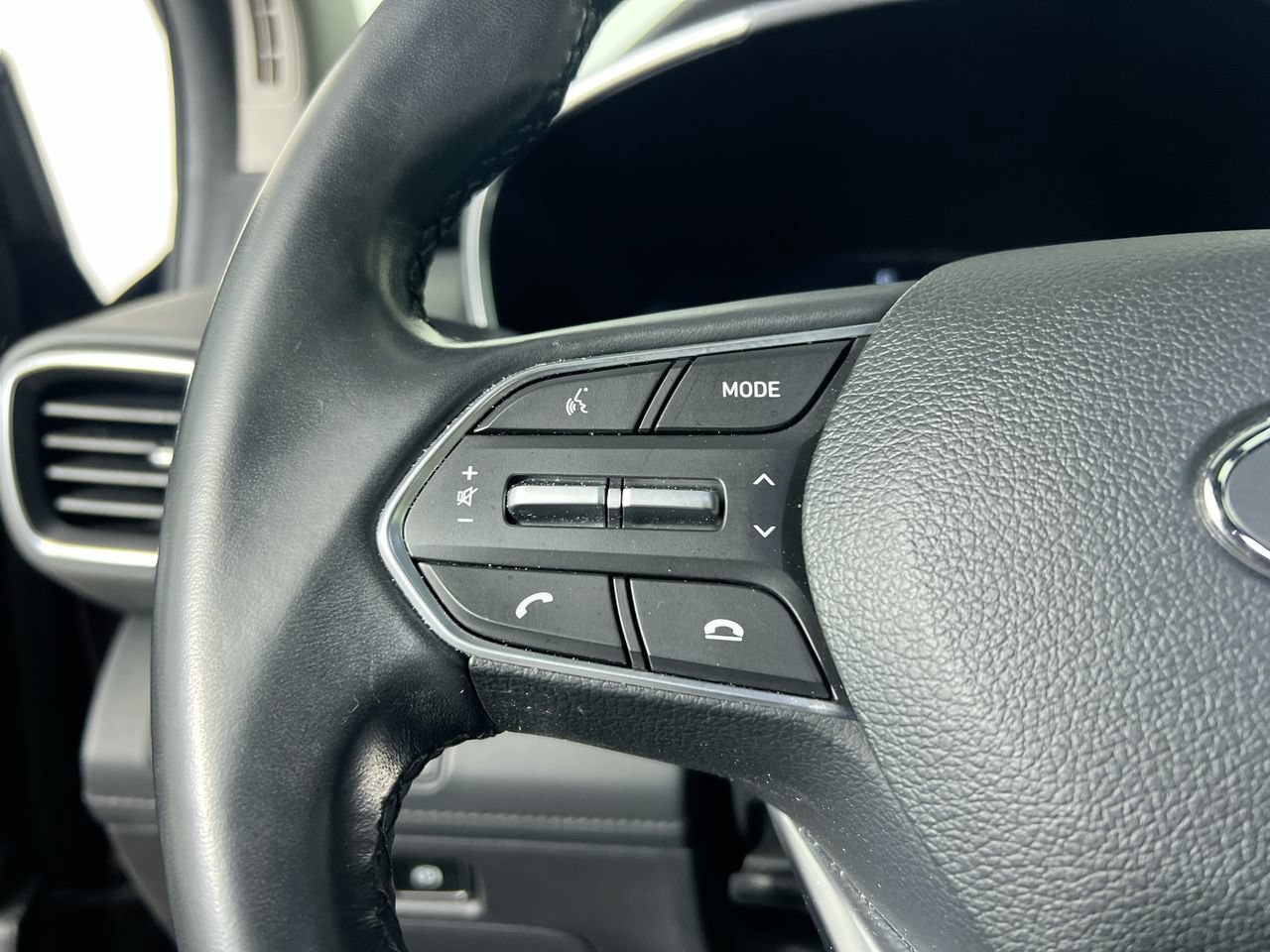 Used 2021 Hyundai Santa Fe SEL w/ Convenience + Premium Package FWD image 12