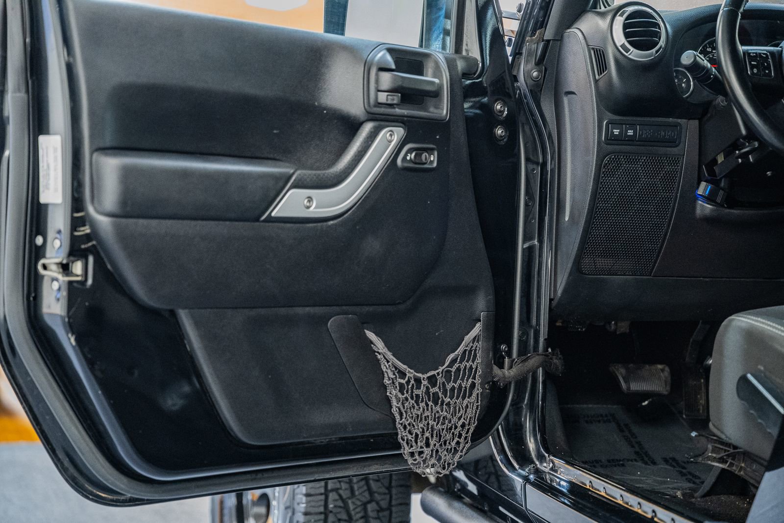 Used 2014 Jeep Wrangler Unlimited Rubicon w/ Connectivity Group image 38