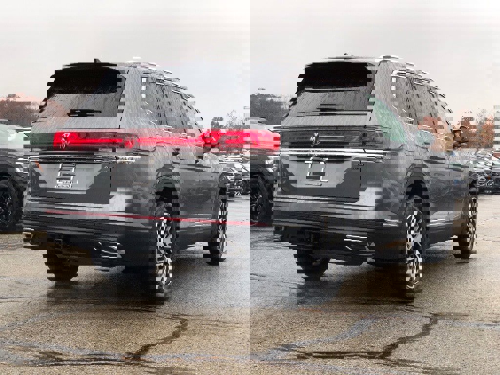 Used 2025 Volkswagen Atlas SEL image 7