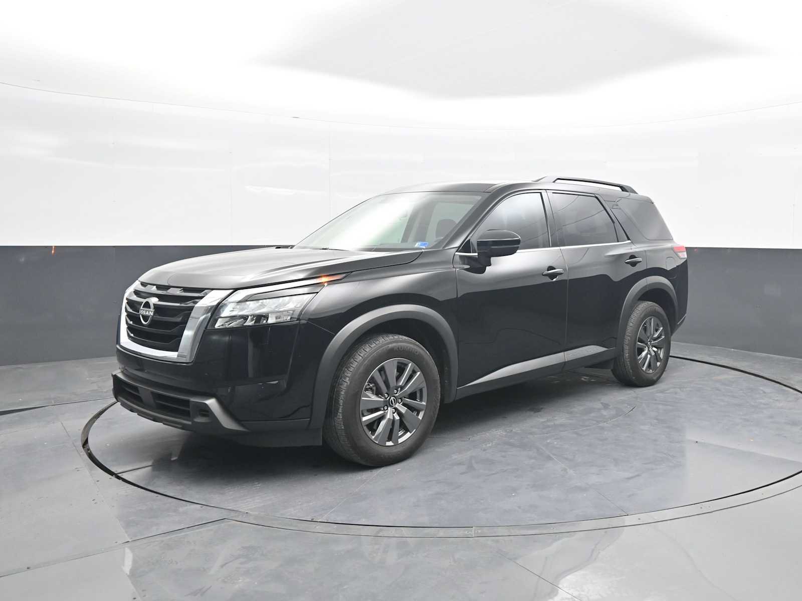 Used 2025 Nissan Pathfinder SV AWD/4WD image 4