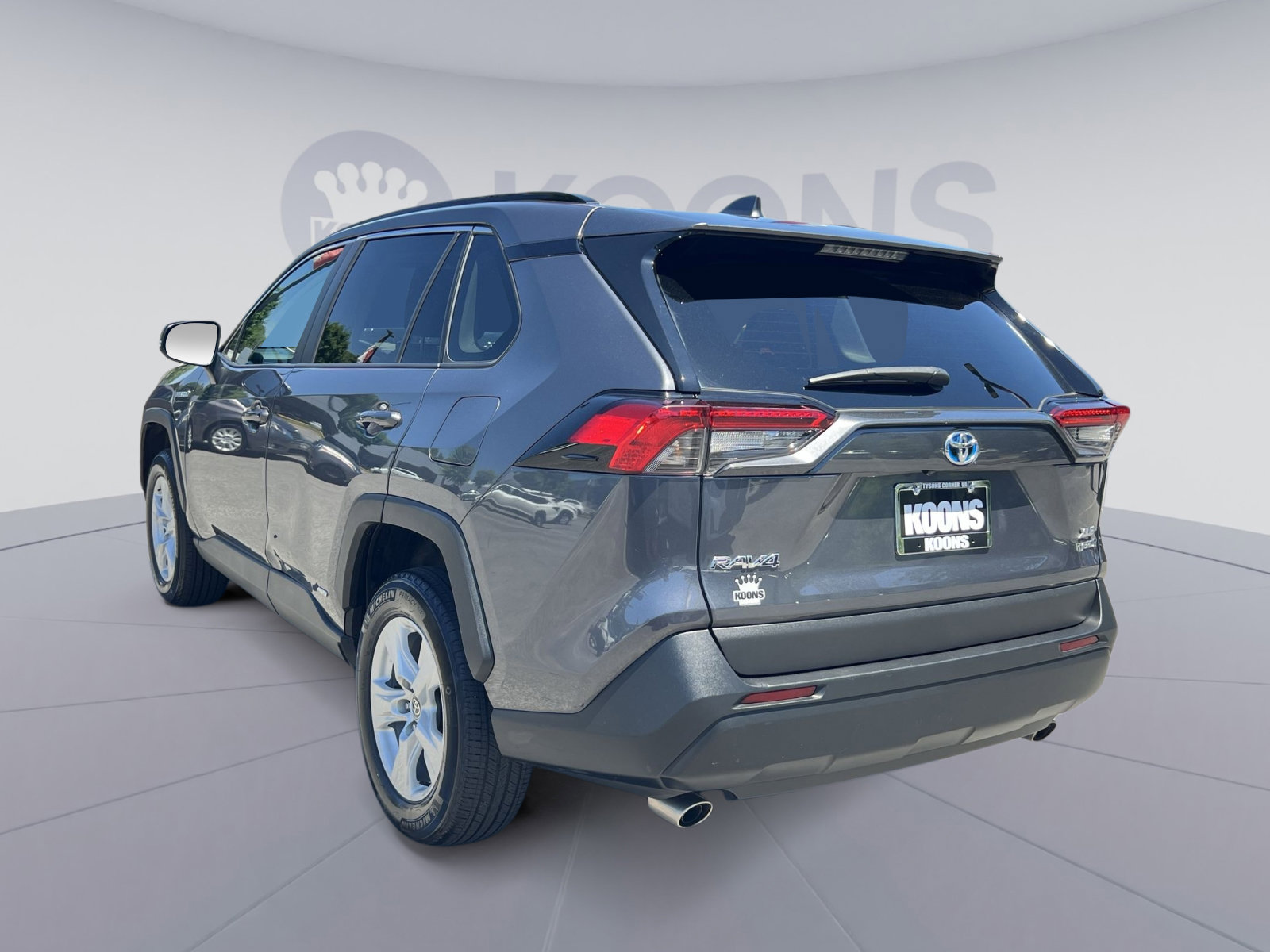Used 2021 Toyota RAV4 XLE w/ Convenience Package AWD/4WD image 4