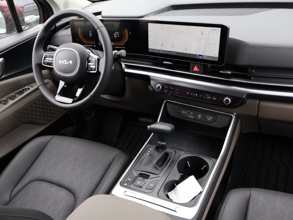 New 2025 Kia Carnival FWD image 14