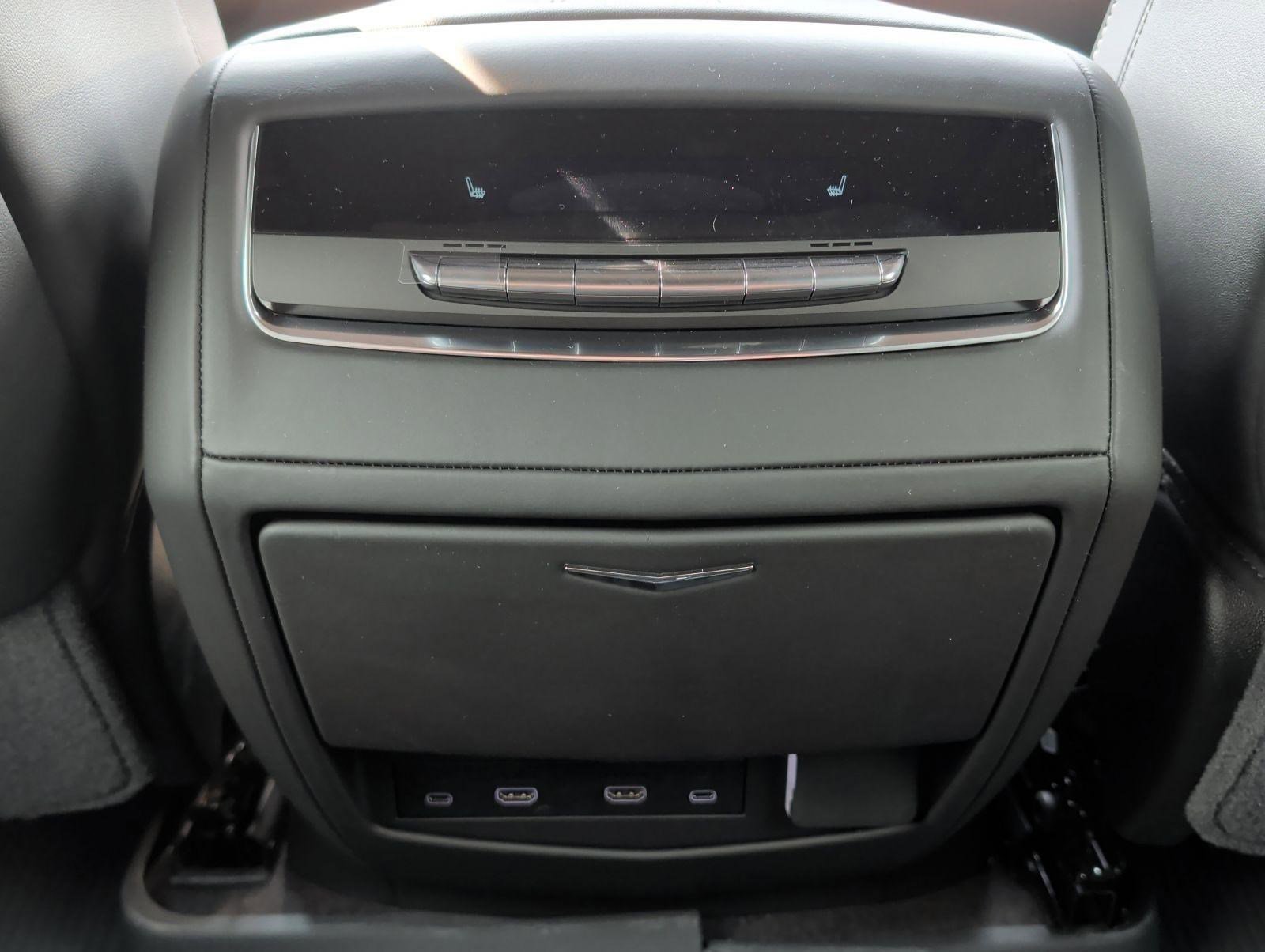 Used 2026 Cadillac Escalade ESV Platinum Sport w/ LPO, ONYX Package AWD/4WD image 23