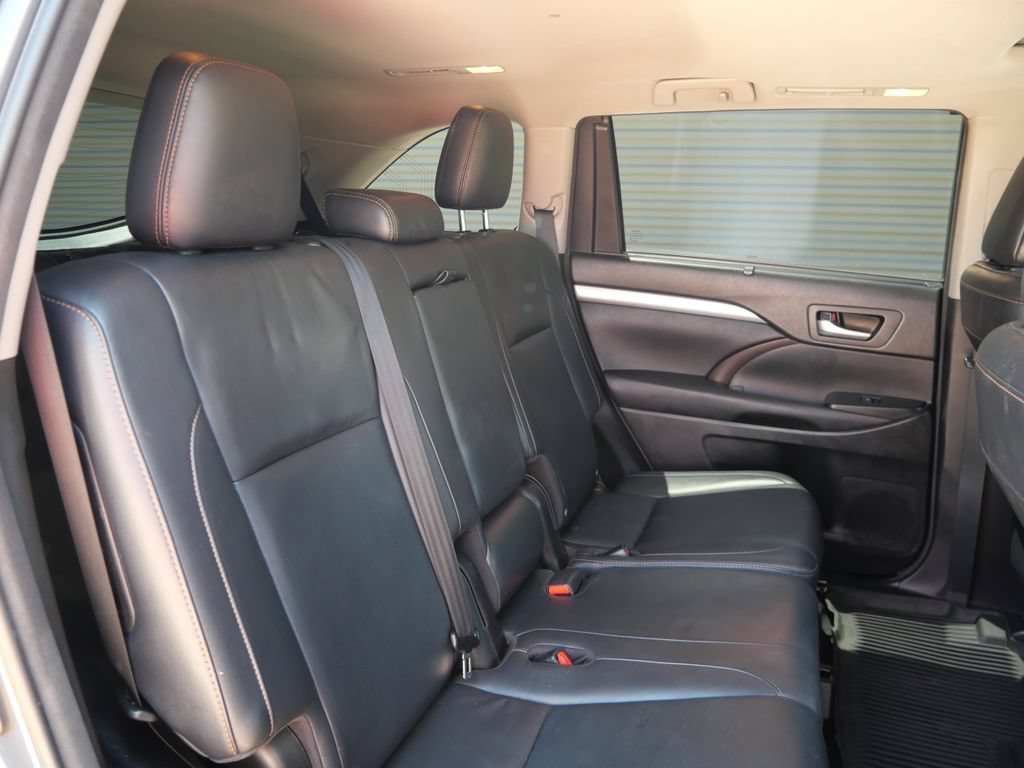 Used 2016 Toyota Highlander XLE AWD/4WD image 21