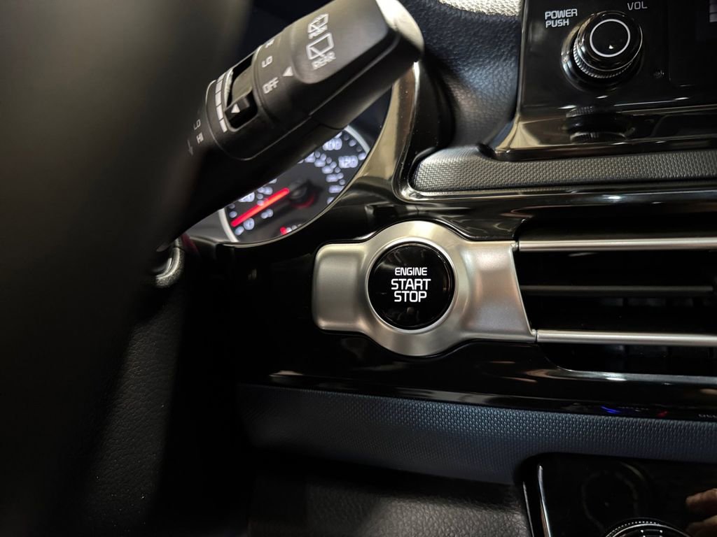 Used 2023 Kia Seltos S image 29