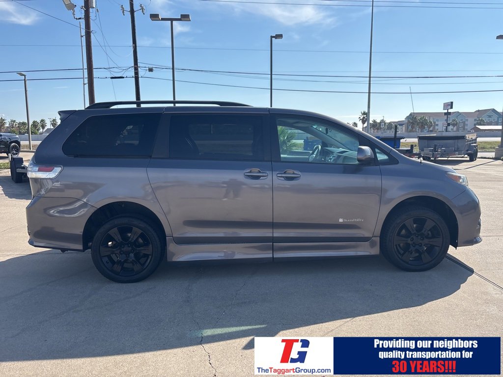 Used 2012 Toyota Sienna SE image 7