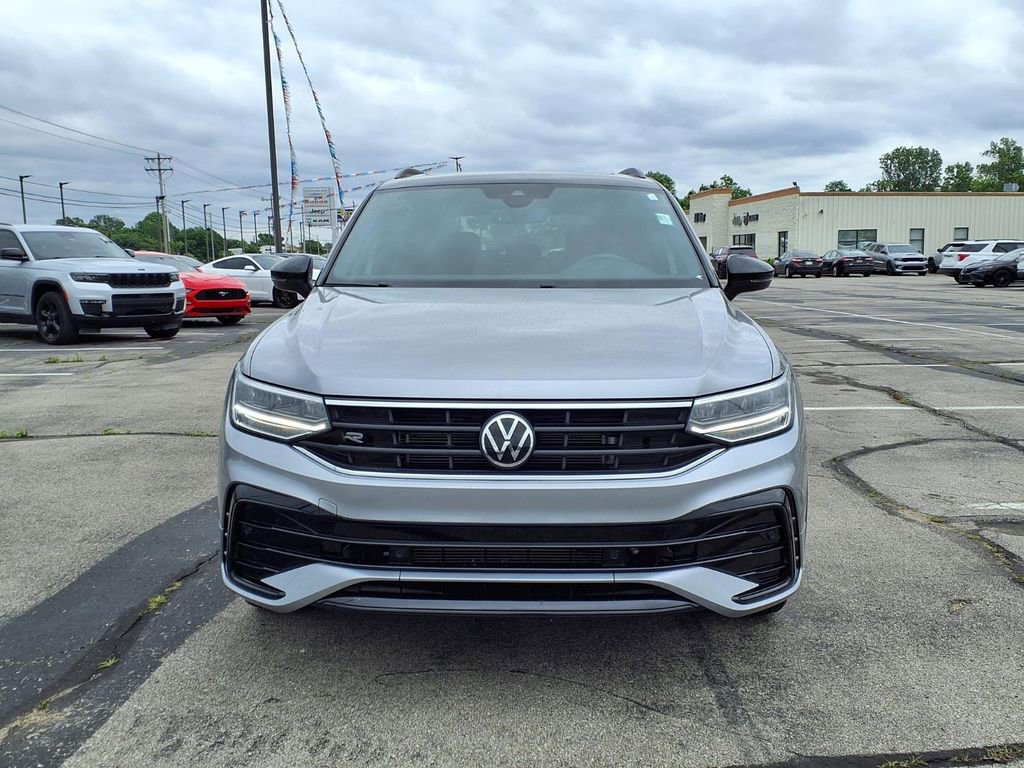 Used 2024 Volkswagen Tiguan SE R-Line FWD image 2