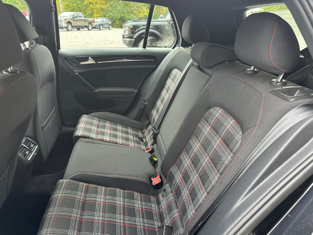 Used 2016 Volkswagen Golf 4-Door FWD image 15