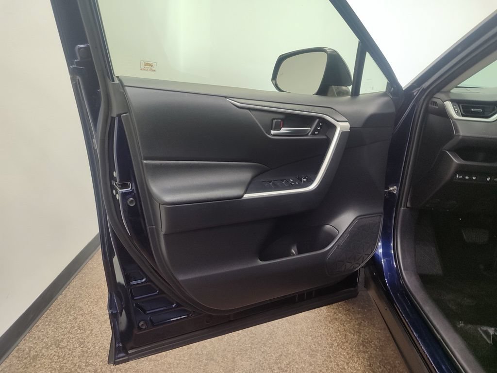 Used 2019 Toyota RAV4 XLE Premium w/ Cold Weather Package AWD/4WD image 10