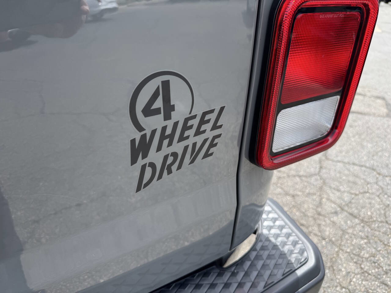 Used 2022 Jeep Gladiator Willys AWD/4WD image 24