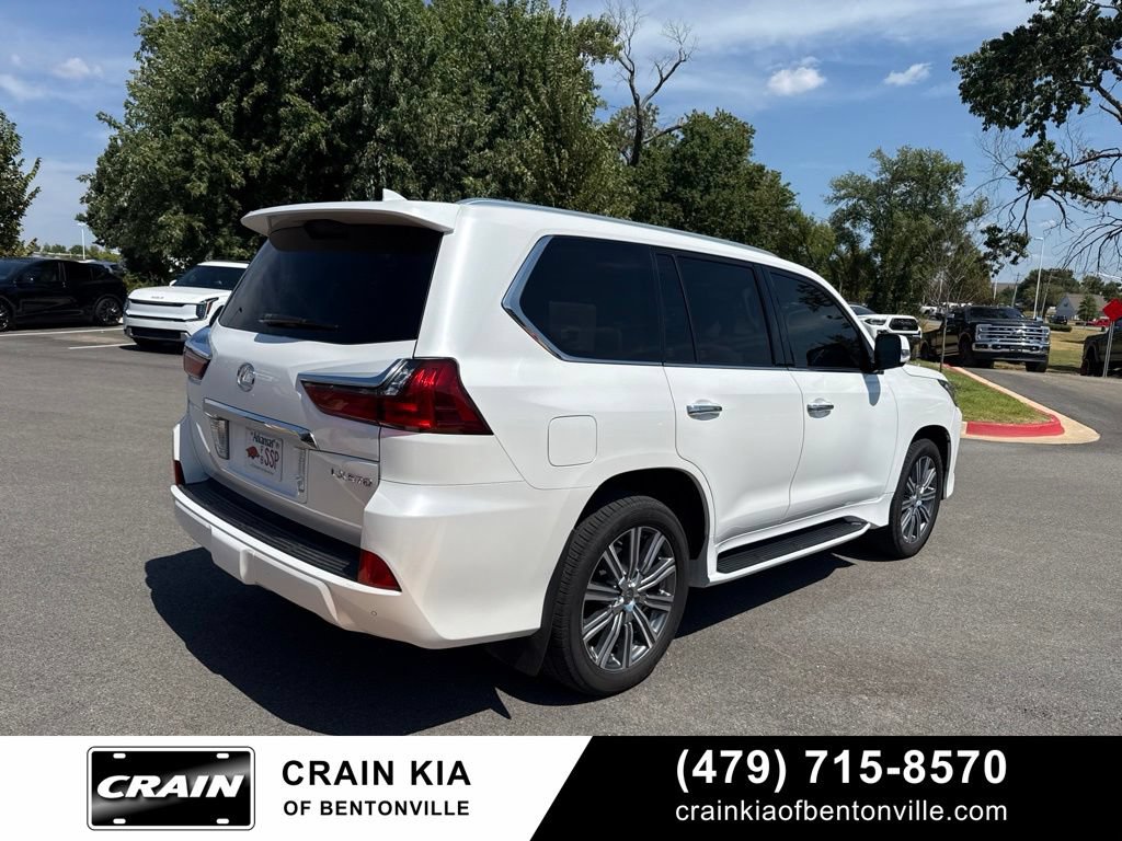 Used 2016 Lexus LX 570 4WD w/ Luxury Package image 3
