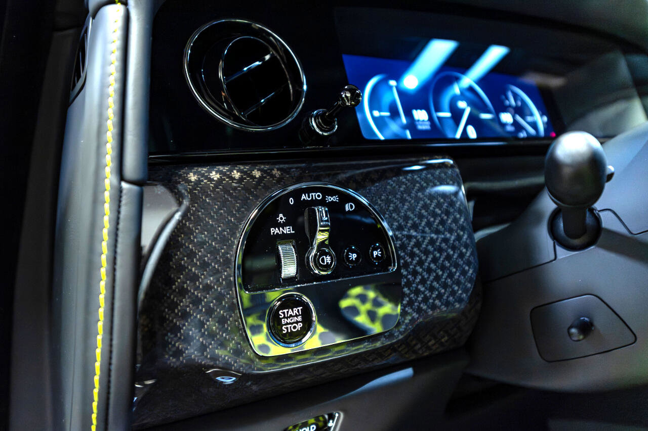 Used 2025 Rolls-Royce Cullinan Black Badge image 19