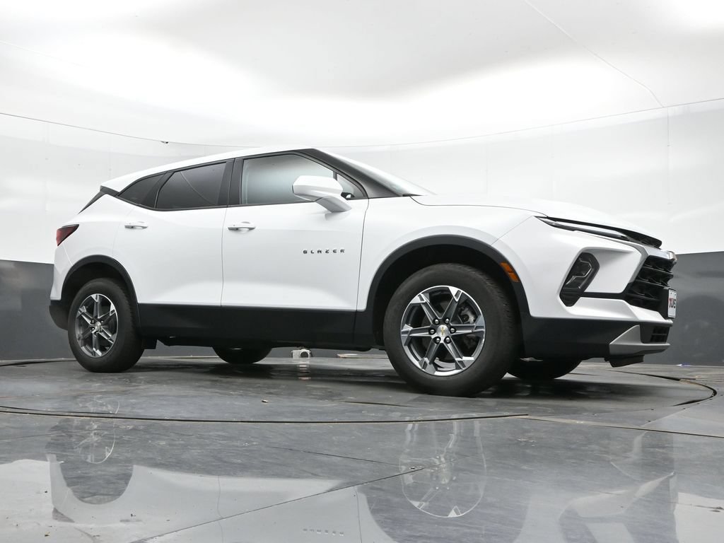 Used 2025 Chevrolet Blazer LT AWD/4WD image 44