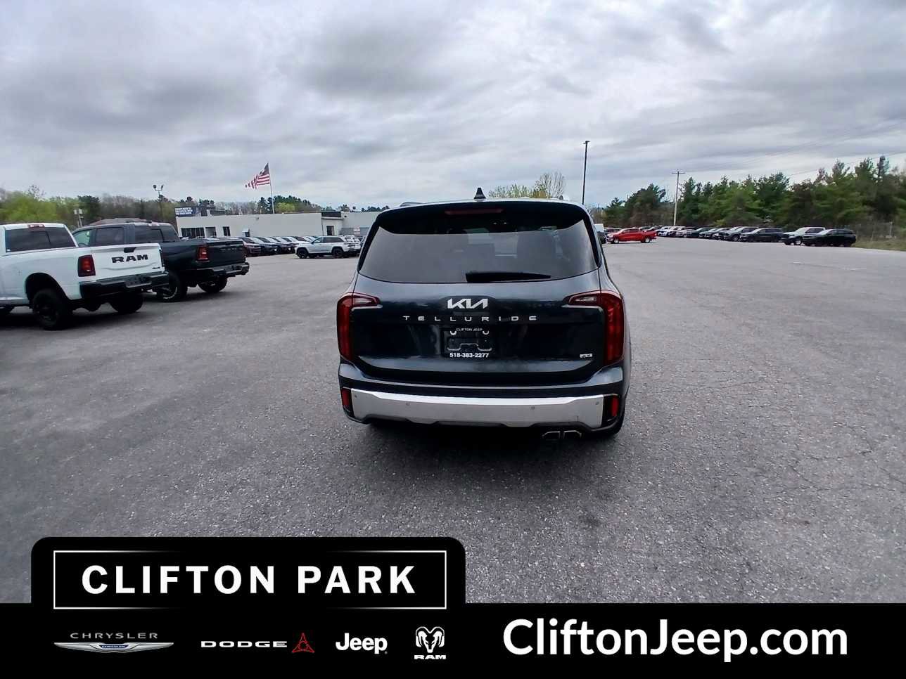 Used 2024 Kia Telluride S AWD/4WD image 5
