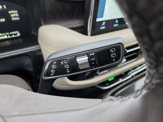 Used 2023 Lincoln Nautilus Reserve AWD/4WD image 21