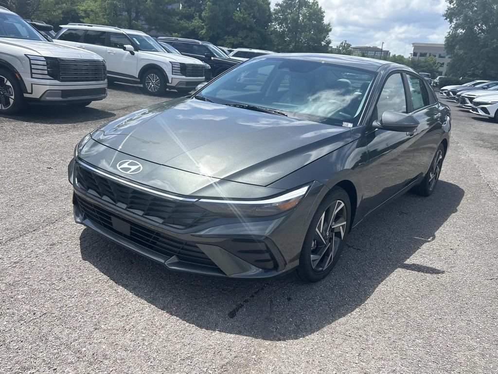 New 2026 Hyundai Elantra Limited FWD image 3
