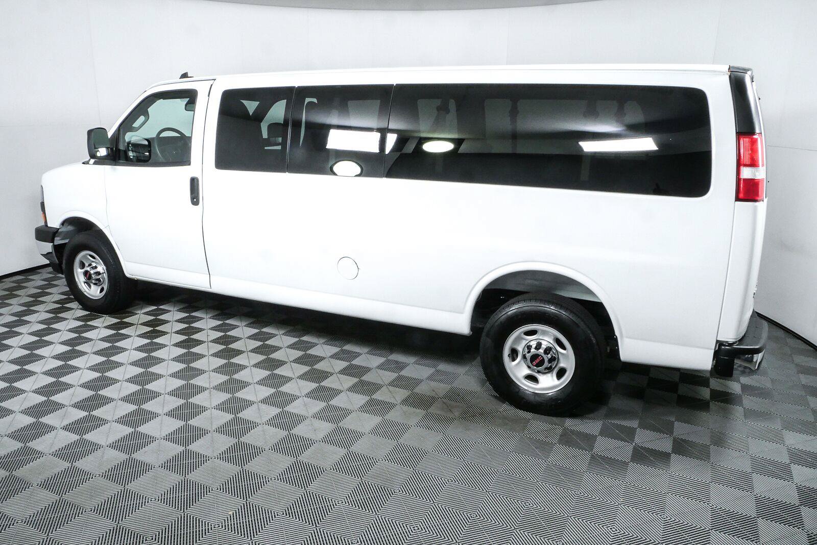 Used 2025 GMC Savana 3500 LT w/ LT Preferred Equipment Group RWD image 26