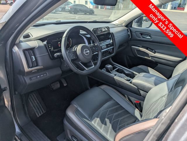 Used 2023 Nissan Pathfinder Platinum w/ Lighting Package (N93) AWD/4WD image 13