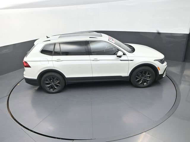 Used 2023 Volkswagen Tiguan SE w/ Panoramic Sunroof Package image 19