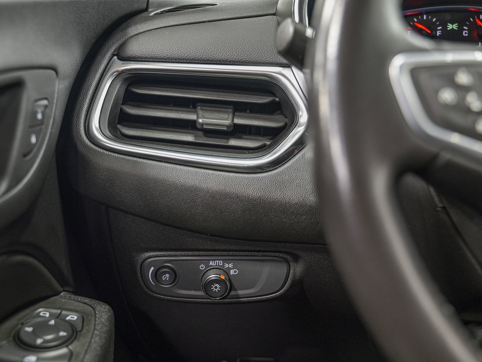 Used 2022 Chevrolet Equinox LT image 18