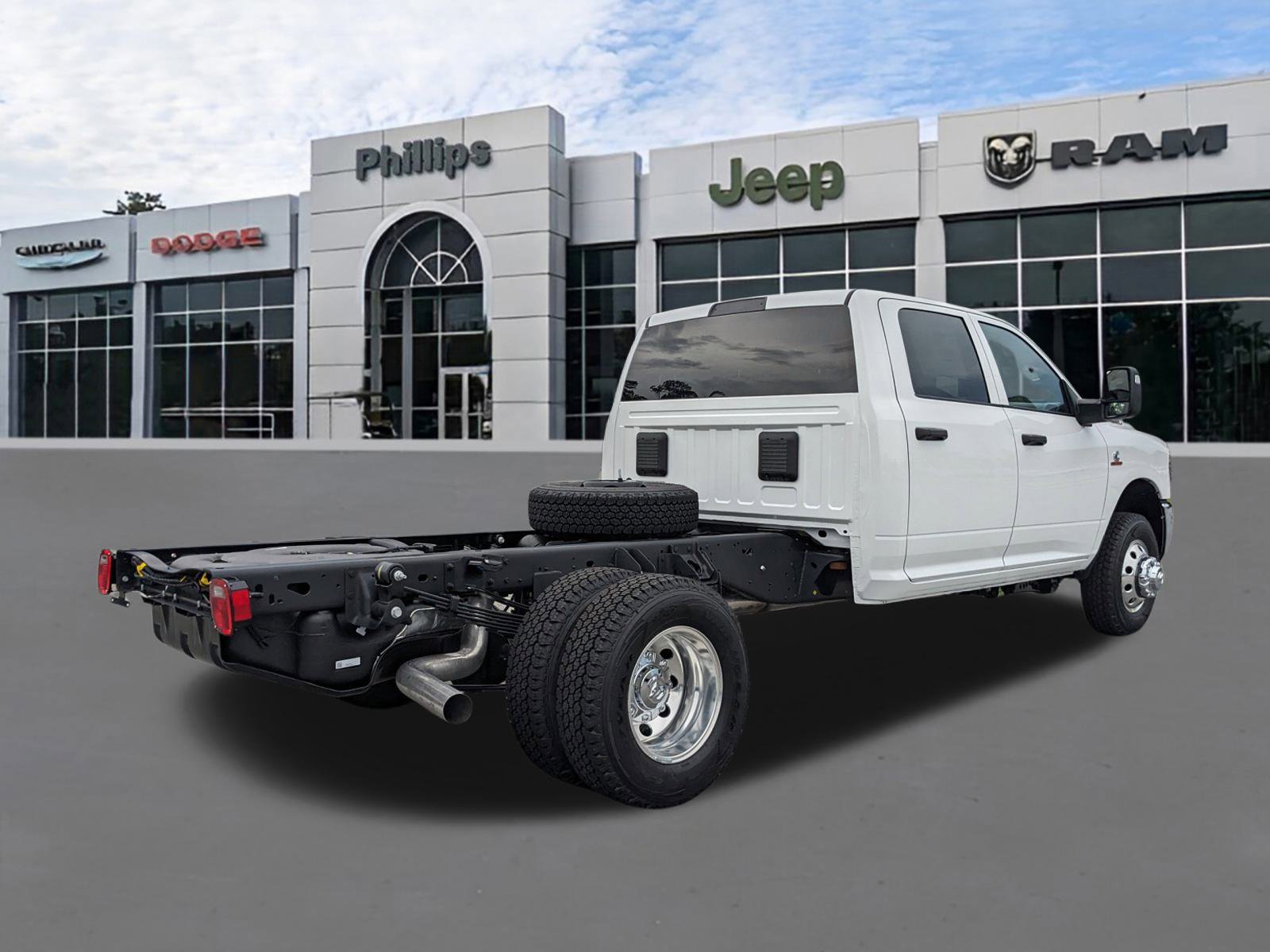 New 2025 RAM 3500 Tradesman w/ Chrome Appearance Group image 3