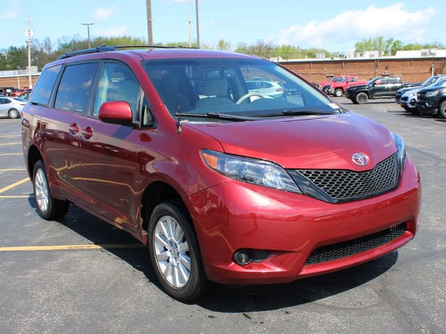 Used 2012 Toyota Sienna LE w/ Towing Pkg AWD/4WD image 4