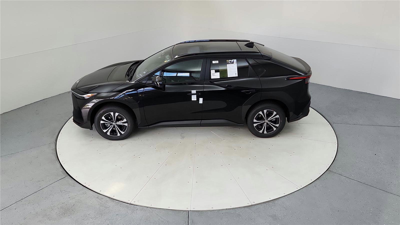 Used 2023 Toyota bZ4X XLE image 16