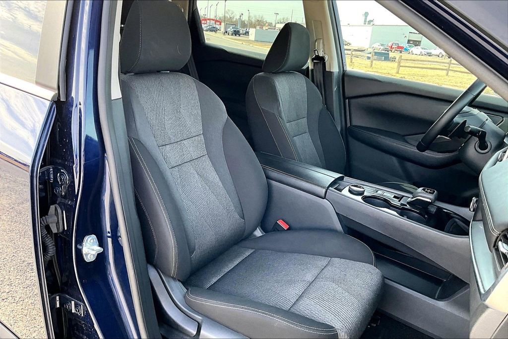 Used 2025 Nissan Rogue SV image 7