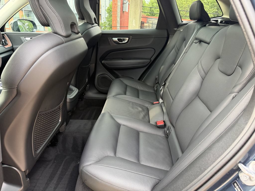 Certified 2024 Volvo XC60 B5 Plus w/ Protection Package Premier AWD/4WD image 23