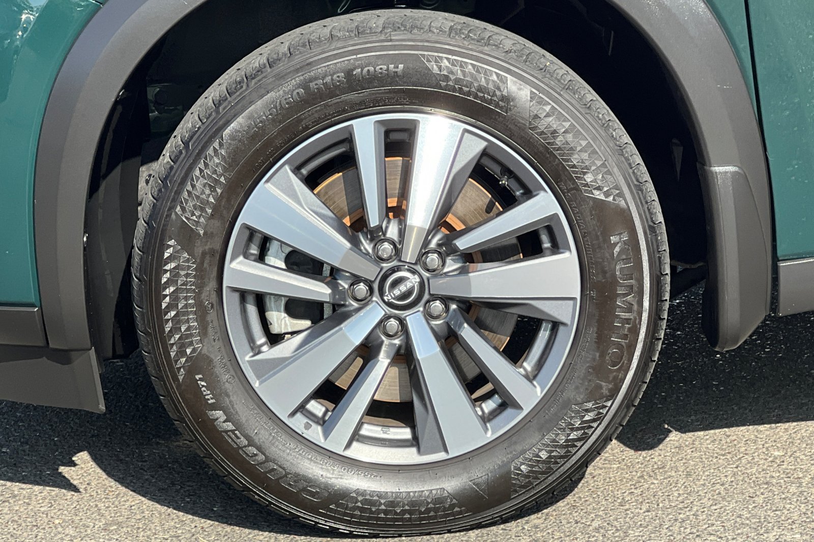 Certified 2024 Nissan Pathfinder SL w/ Black Appearance Package FWD image 34