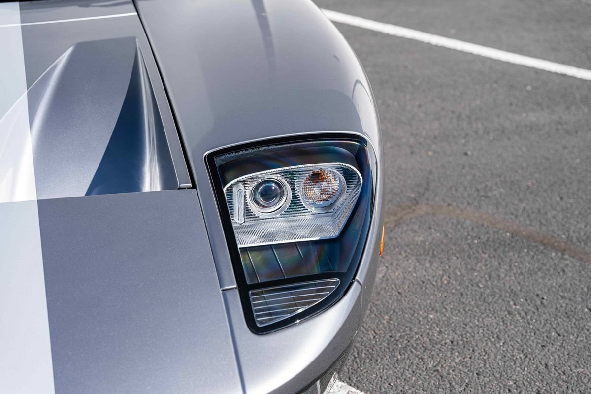 Used 2006 Ford GT RWD image 16