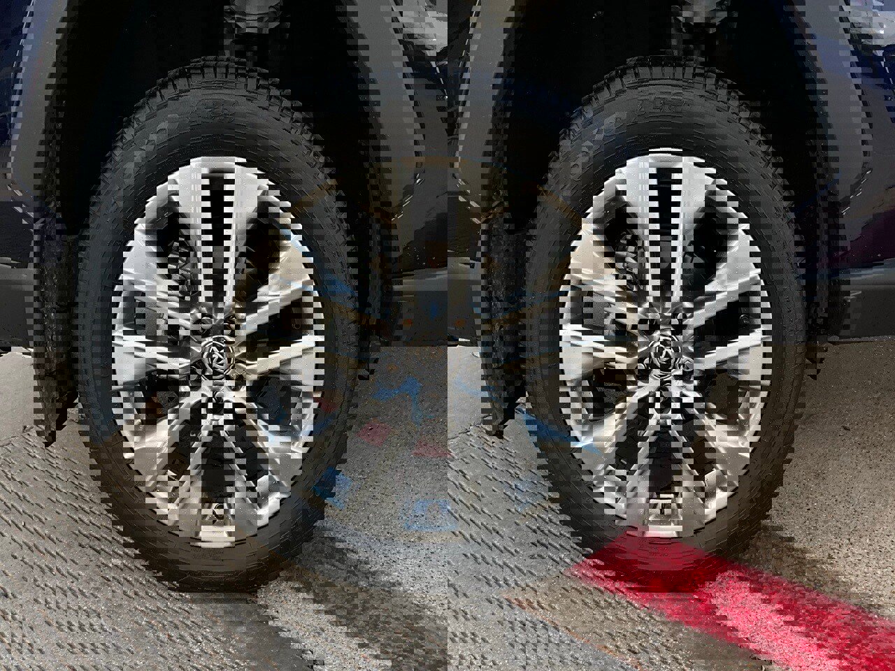 Used 2024 Toyota RAV4 XLE Premium image 9