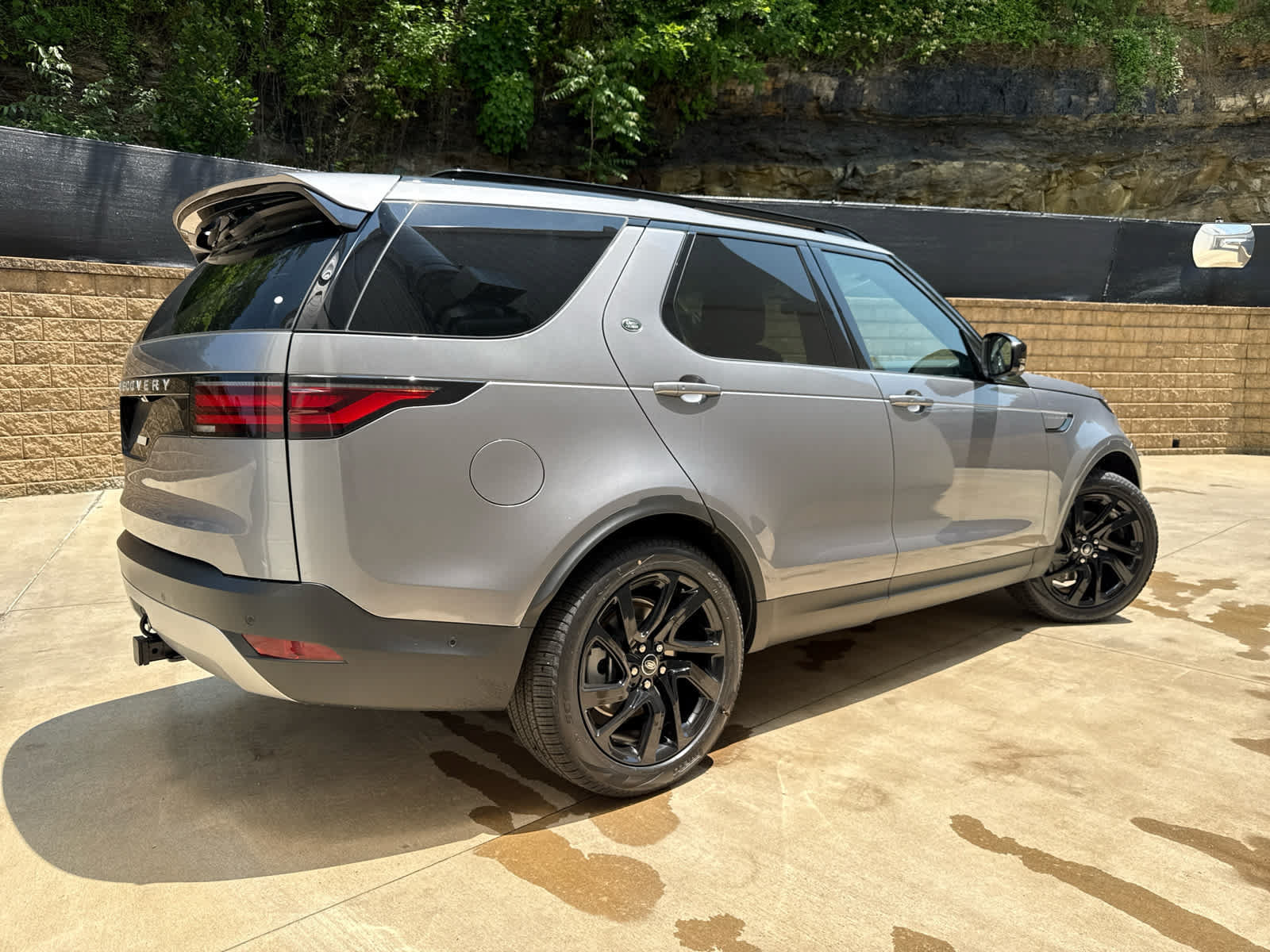 Used 2025 Land Rover Discovery S AWD/4WD image 3