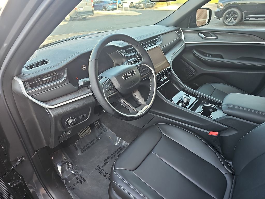 New 2025 Jeep Grand Cherokee Limited w/ Trailer Tow Package image 16