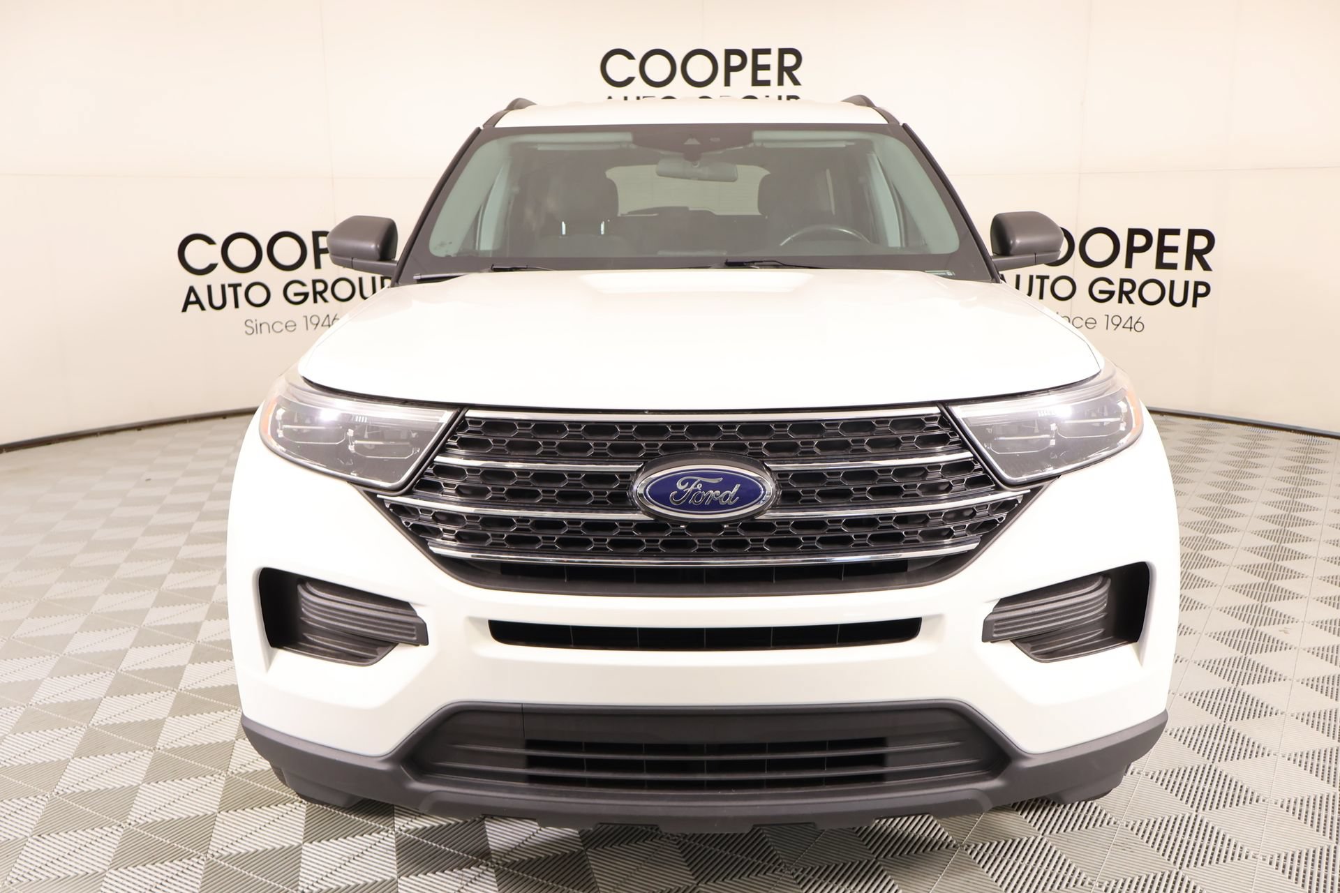 Used 2023 Ford Explorer XLT AWD/4WD image 9