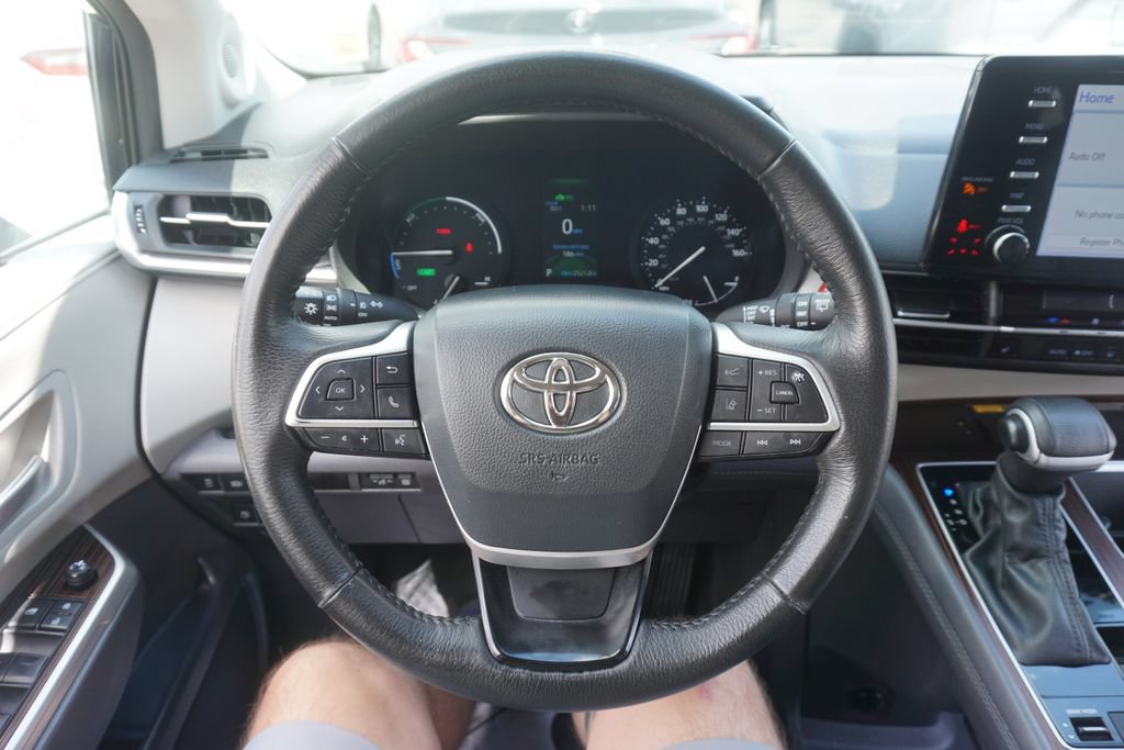 Used 2024 Toyota Sienna XLE w/ XLE Plus Package AWD/4WD image 3