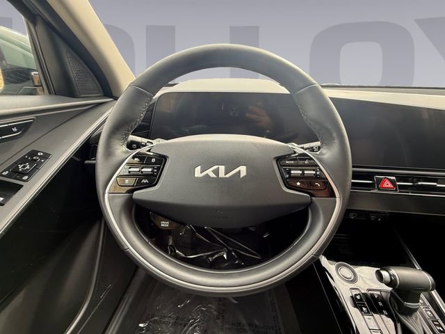 Used 2024 Kia Niro SX image 13