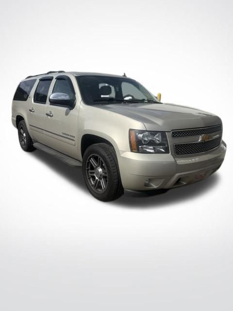 Used 2014 Chevrolet Suburban LTZ image 3