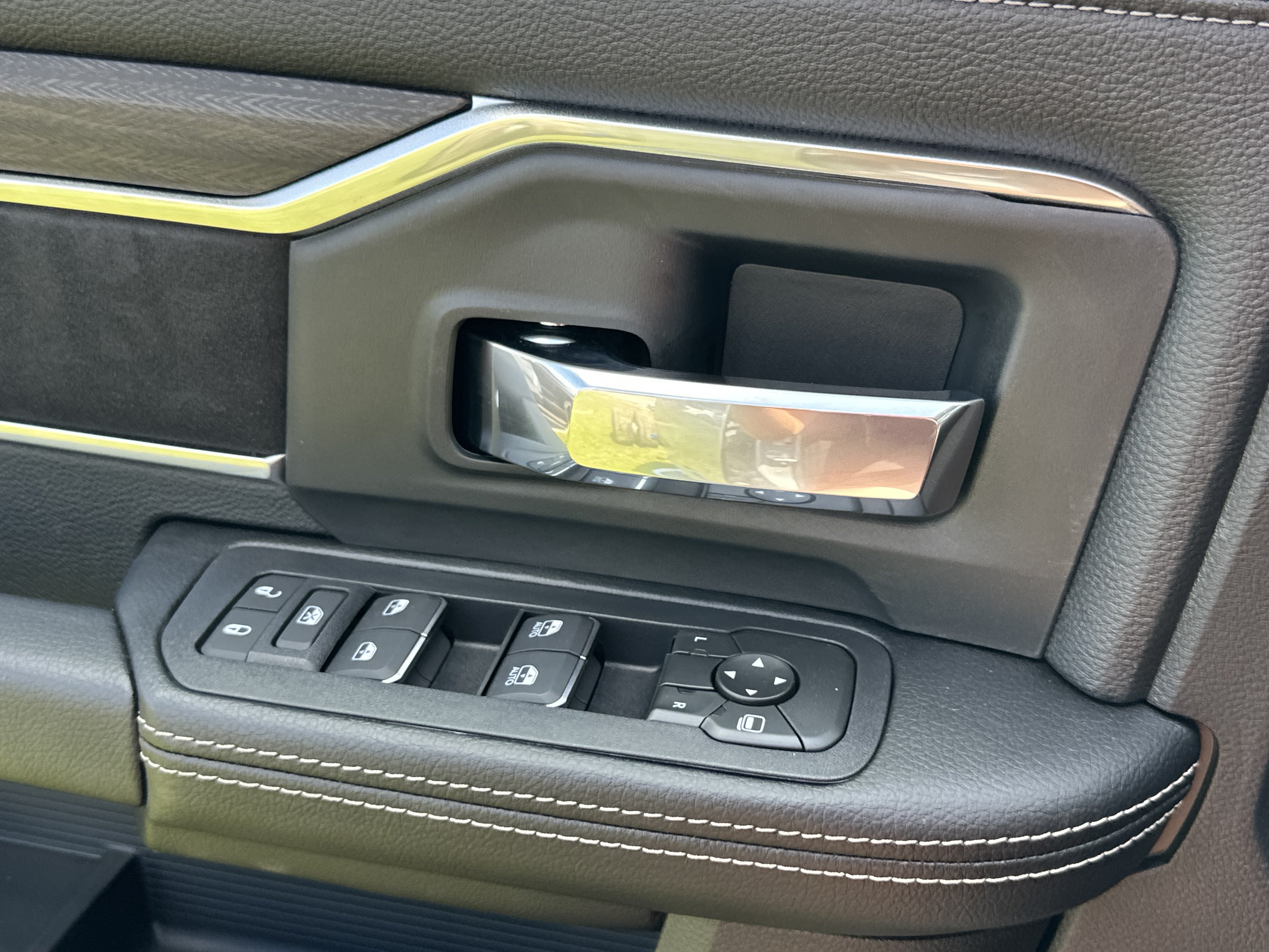 New 2027 RAM 5500 4x4 Crew Cab w/ Laramie Trim Package image 13