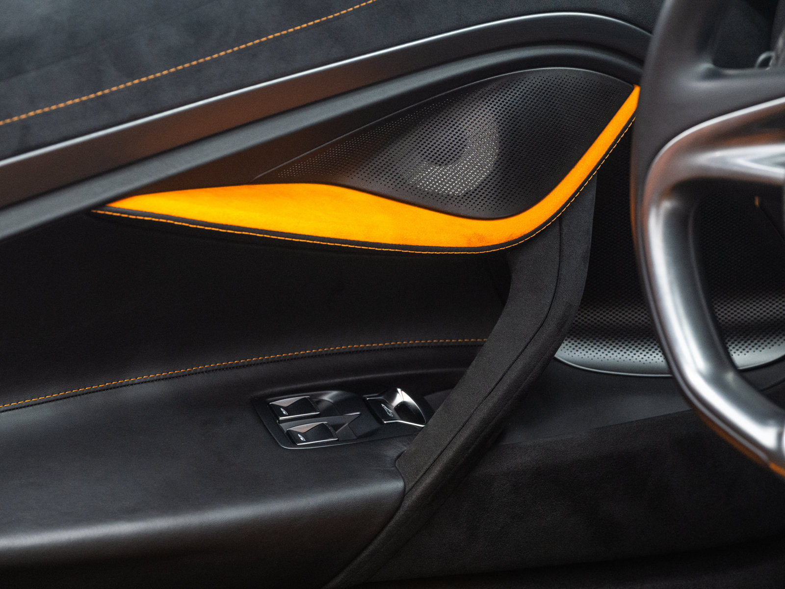 Used 2024 McLaren 750S Spider RWD image 40