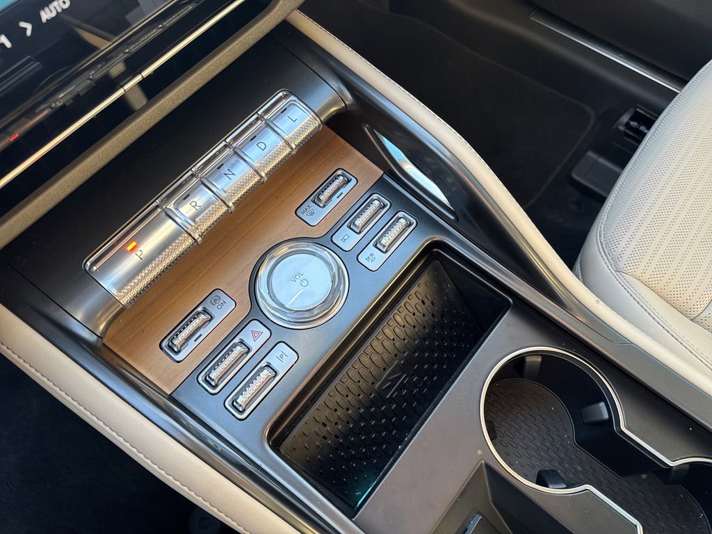 Used 2025 Lincoln Nautilus Reserve image 20